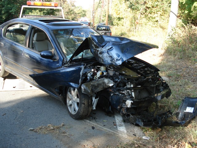 PIAA - Oscawana Lake Rd - Damage to car after it hits a telephone pole